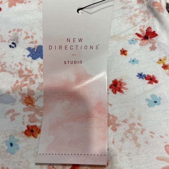 A womens New Directions floral stretch 3/4 sleeve regular size top XL.  NWT - Picture 5 of 6
